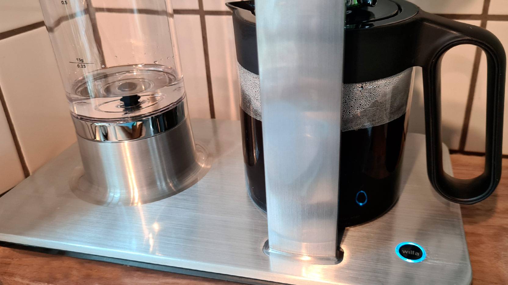 Image of Wilfa Svart Precision, which has almost brewed a whole jug of coffee