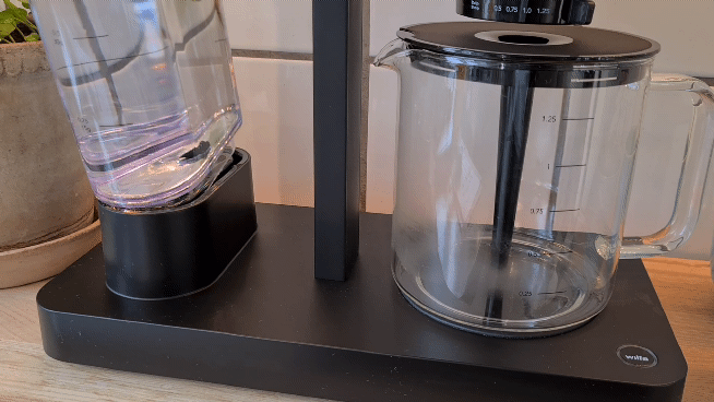 Moving GIF showing the water tank being put on the coffee machine