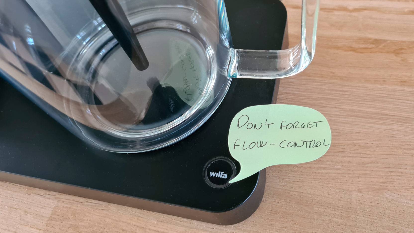 Image of our “Don’t forget the drip stop” post-it note on Wilfa Svart Performance WSPL-3B