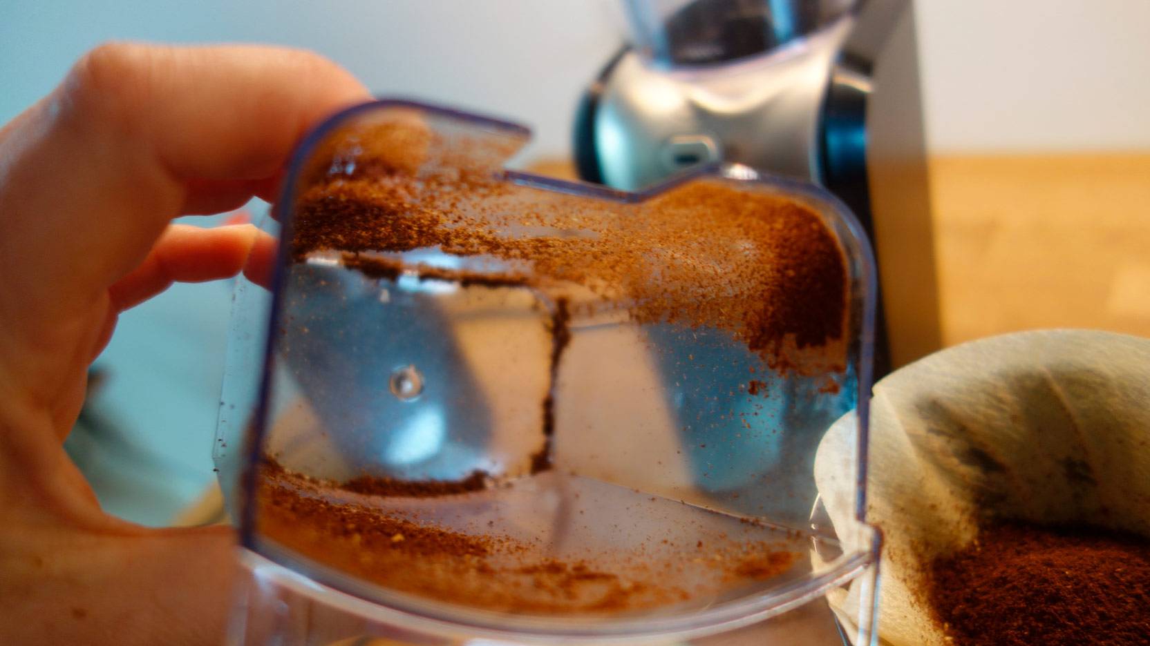 Image of coffee clinging to the container with the ground coffee
