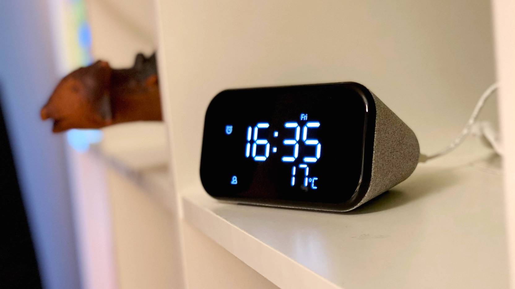 Lenovo smart clock essential