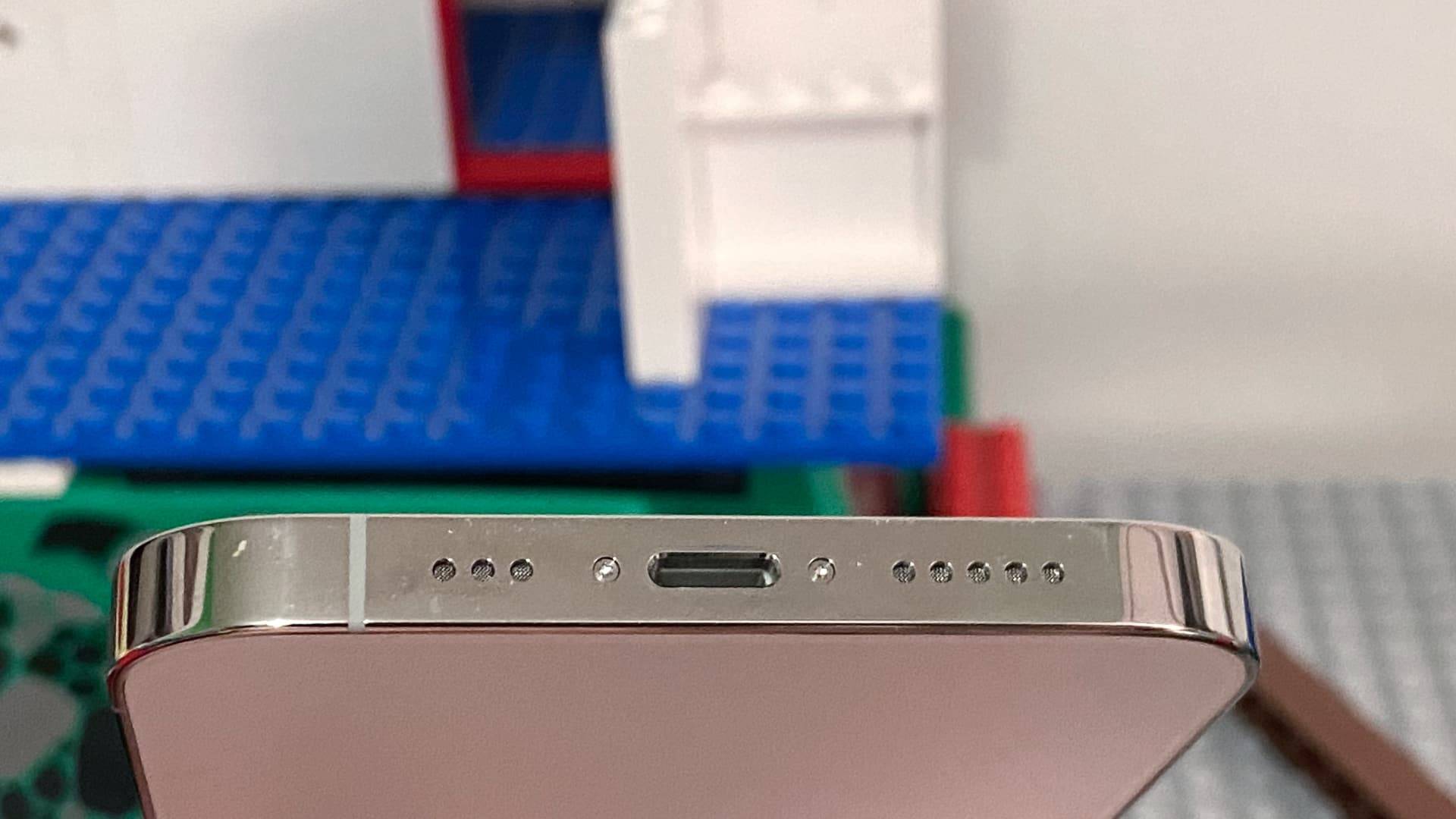 Iphone 12 Pro, Silver, Lego, charging port