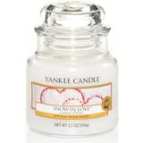 Yankee Candle Snow In Love Small Scented Candle 104g