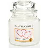 Yankee Candle Snow In Love Medium Scented Candle 411g