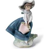 Lladro Pretty Pickings Girl Figurine 18cm