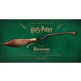 Harry Potter - The Broom Collection and Other Artefacts... (Hardcover, 2020)