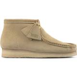Clarks Lace Boots Clarks Wallabee Lace Boot - Maple Suede