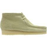 Clarks Lace Boots Clarks Wallabee Boot - Maple Suede