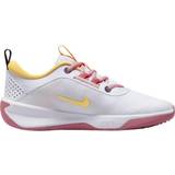 Nike Indoor Sport Shoes Nike Omni Multi-Court GS - White/Coral Chalk/Sea Coral/Citron Pulse