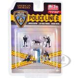 Polices Action Figures 'Police Line 2' 6 piece Diecast Set 4 Police Figures 1 Dog Figure and 1 Accessory Limited Edition to 4800 pieces Worldwide for 1/64 Scale Models