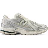 Men - Silver Running Shoes New Balance 1906R M - Silver Metallic/Sea Salt/New Spruce