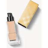 Burberry Base Makeup Burberry Ultimate Glow Foundation 30 Light Neutral