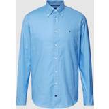 Tommy Hilfiger Men Dresses Tommy Hilfiger Regular Fit Business-Hemd mit Logo-Stitching in Blau, Größe