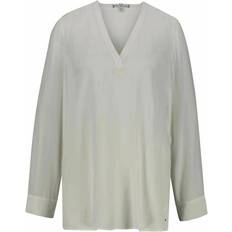 Tommy Hilfiger Women's long sleeve V-neck blouse, Black