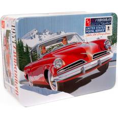 Amt 1953 Studebaker Starliner USPS with Collectible Tin 1:25 Scale Model Kit