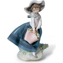 Lladro Pretty Pickings Girl Figurine 18cm