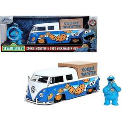 Jada Sesame Street Cookie Monster 1962 Volkswagen Bus 1:24 Scale Die-Cast Metal Vehicle with Figure
