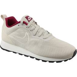 Nike MD Runner women's Shoes (Trainers) in